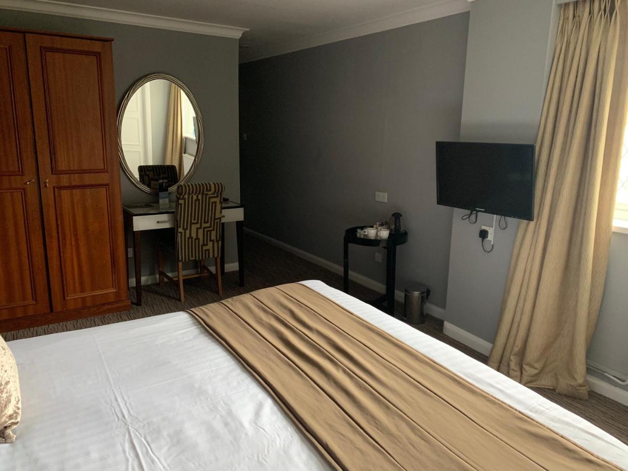 Barons Court Hotel Walsall photo 3