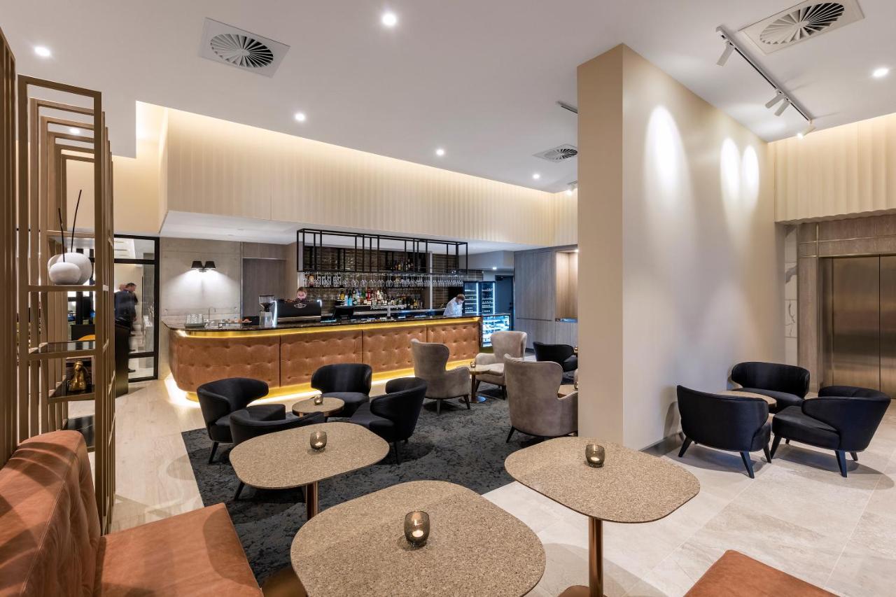 Deco Hotel Canberra photo 3