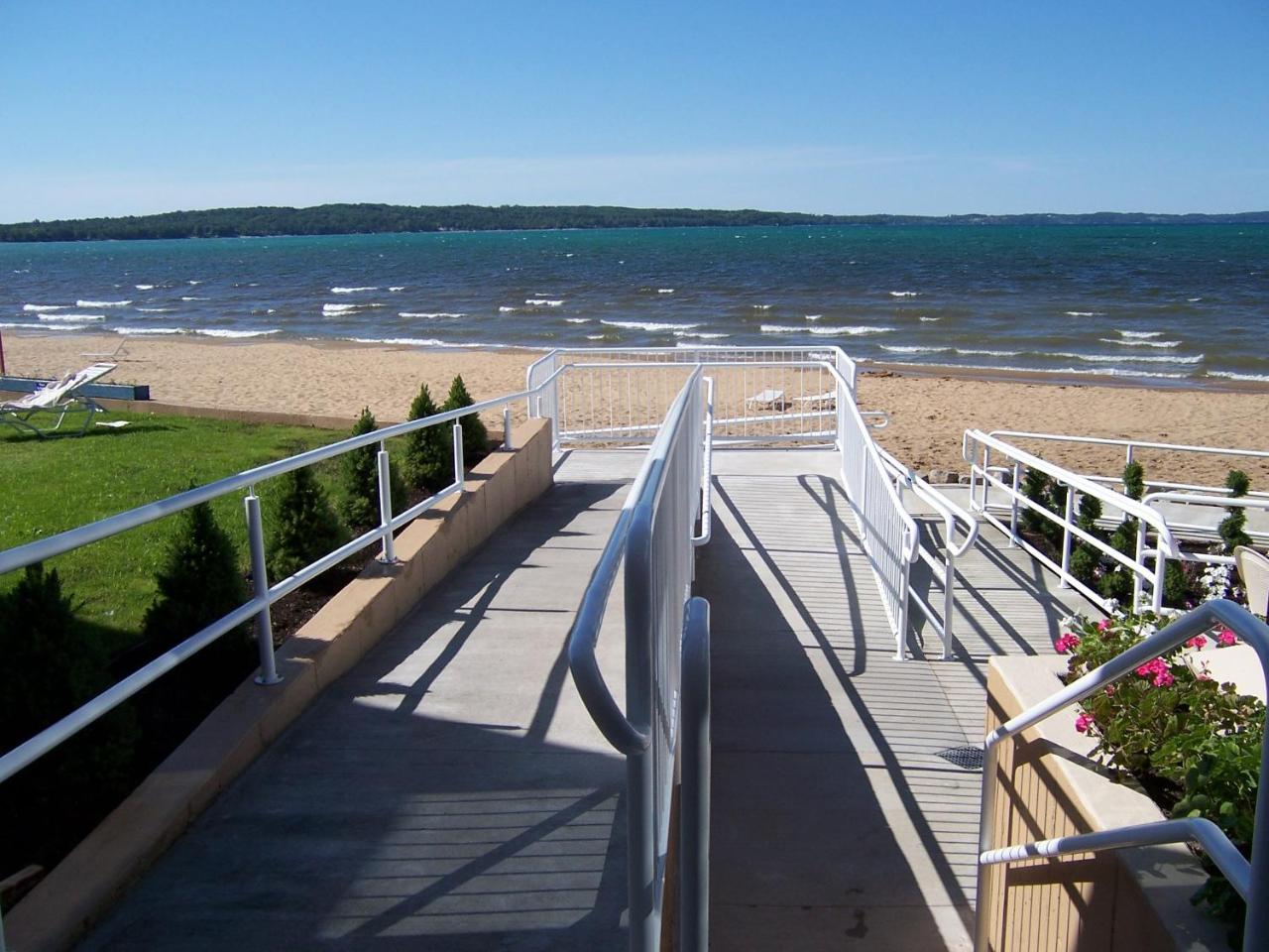 Pinestead Reef Resort - 4