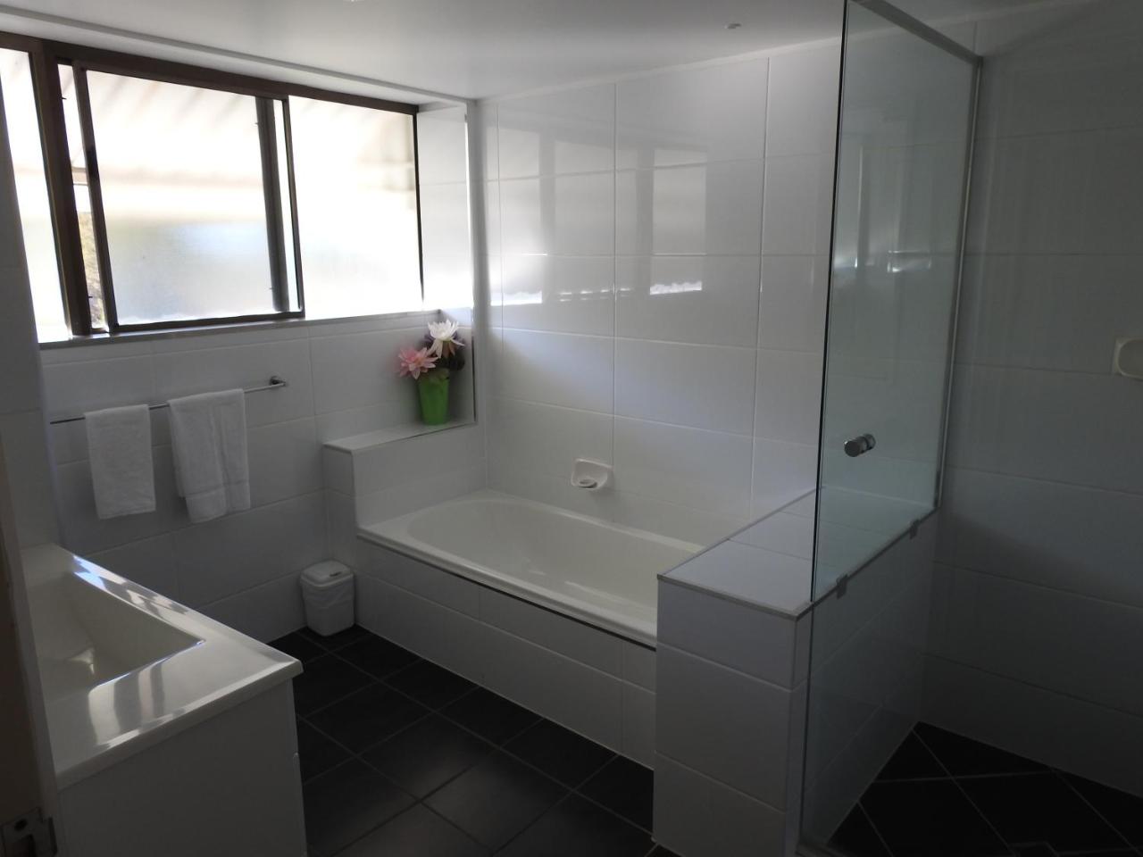 Placid Waters Holiday Apartments photo 4