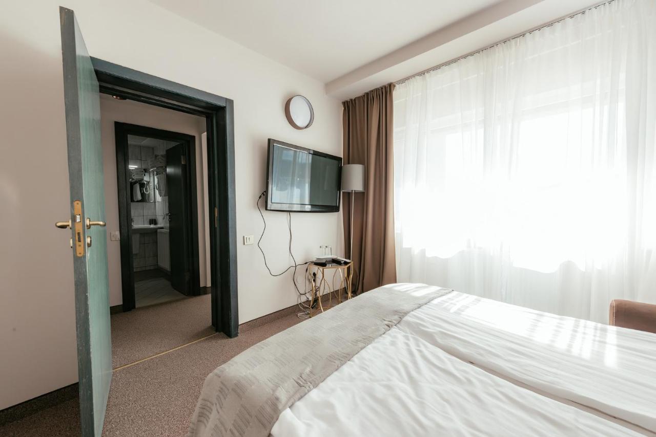 Riviera by Queens Hotel and Resort photo 2