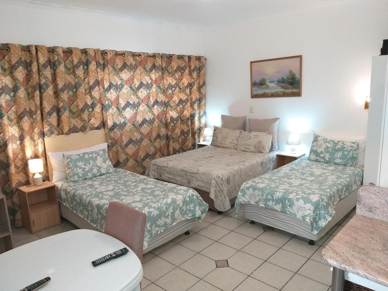 Photo - DJ'S B&B in Table View Cape Town