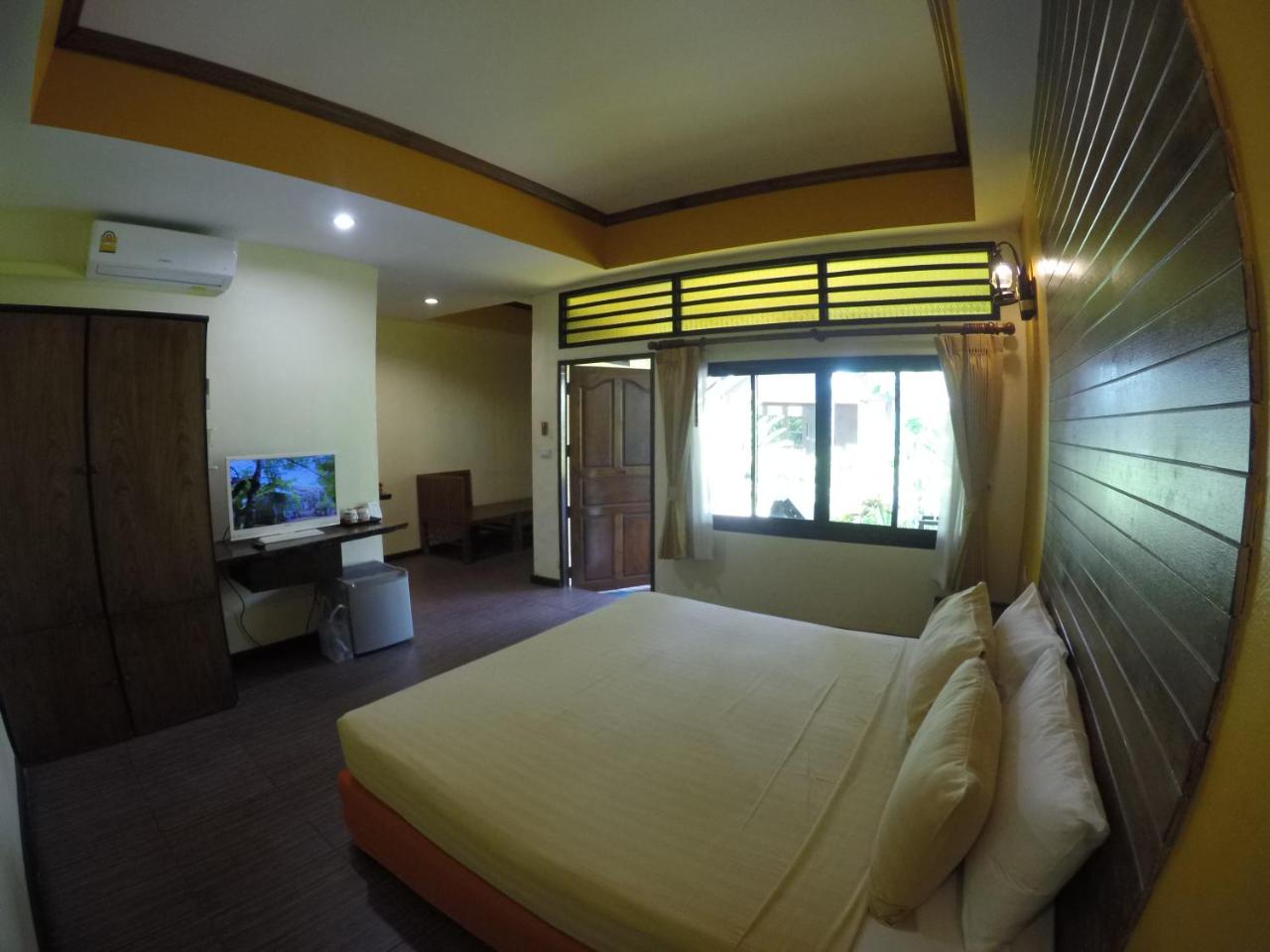 OP Bungalow photo 2