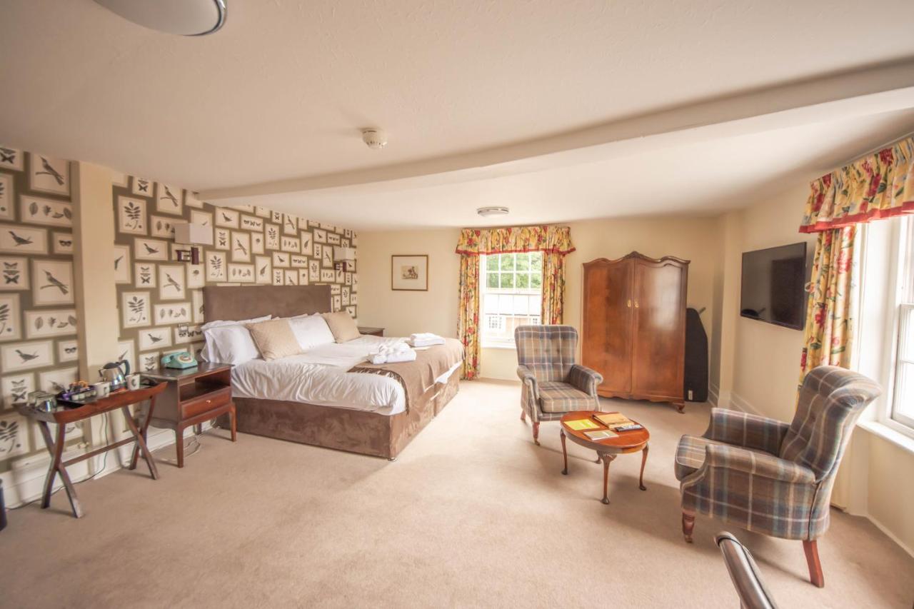 Norfolk Arms Hotel - 3