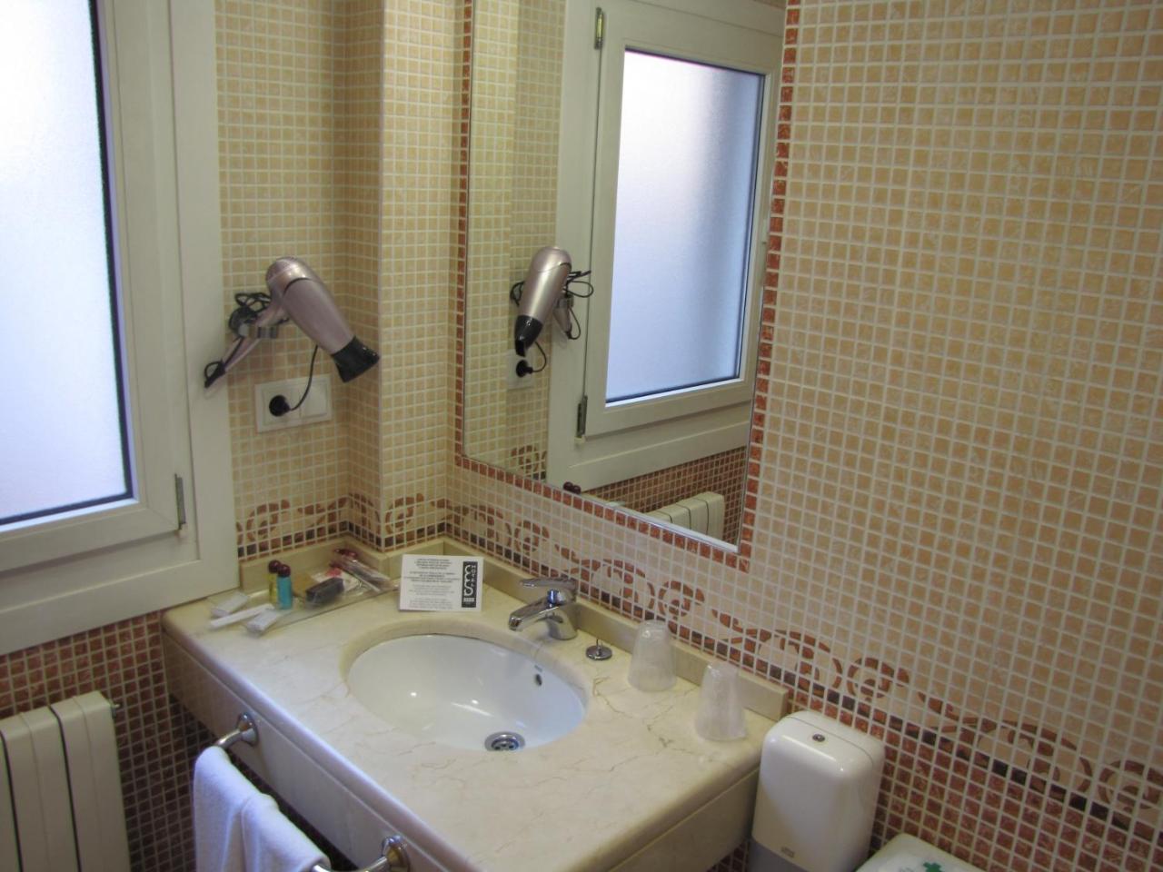 Hotel Room photo 4