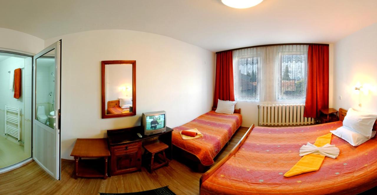 Family Hotel Alpin - 91 - 1 min walk to city centre photo 4