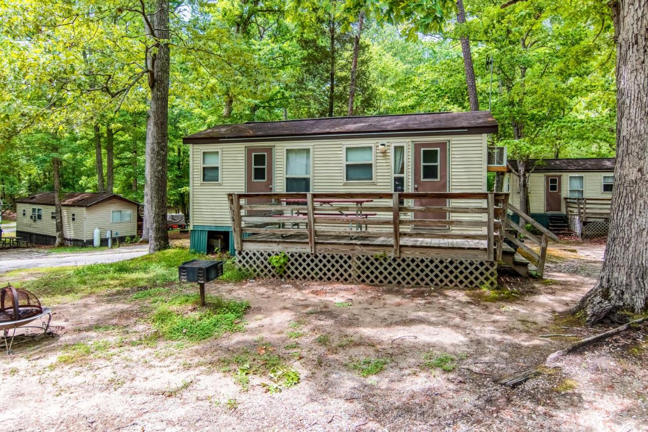 Williamsburg Camping Resort 28 ft. Park Model 11 photo 2
