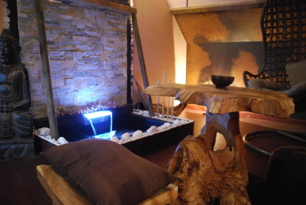 Photo - secret d une nuit chambres d hotes ,hotel ,a vicq prės de onnaing,avec piscine