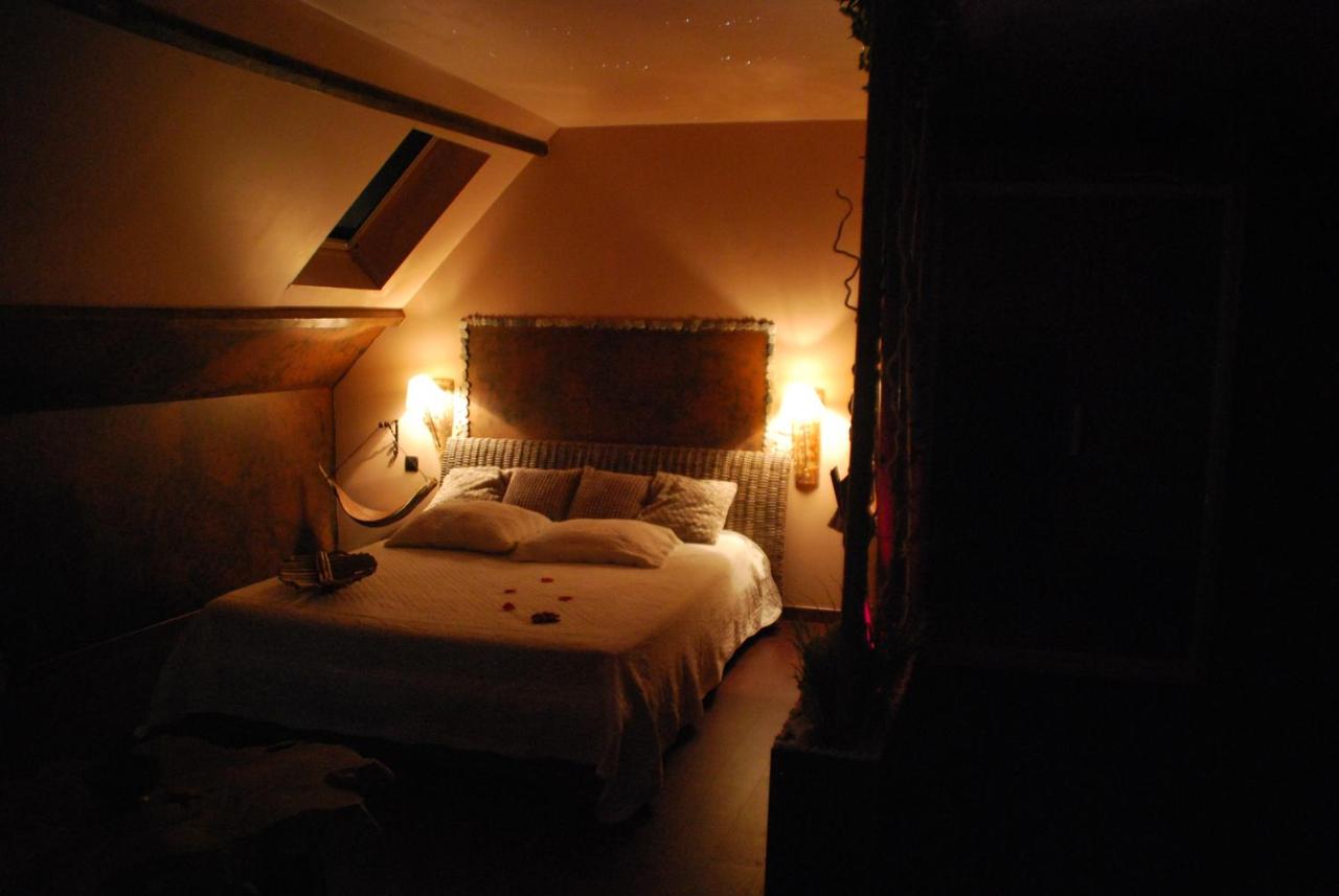 Photo - secret d une nuit chambres d hotes ,hotel ,a vicq prės de onnaing,avec piscine