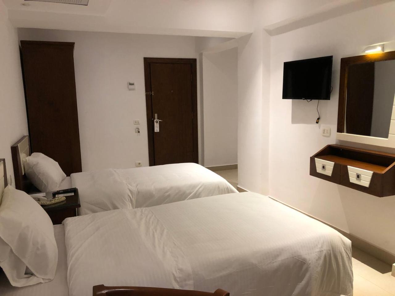 Maxim Hotel photo 2