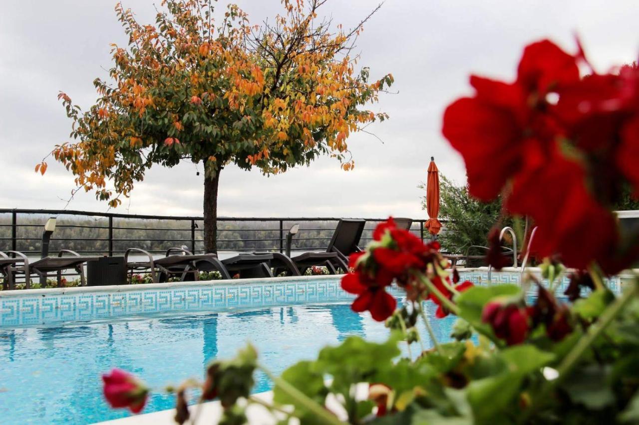 Panorama Aqualux Riverfront Guesthouse