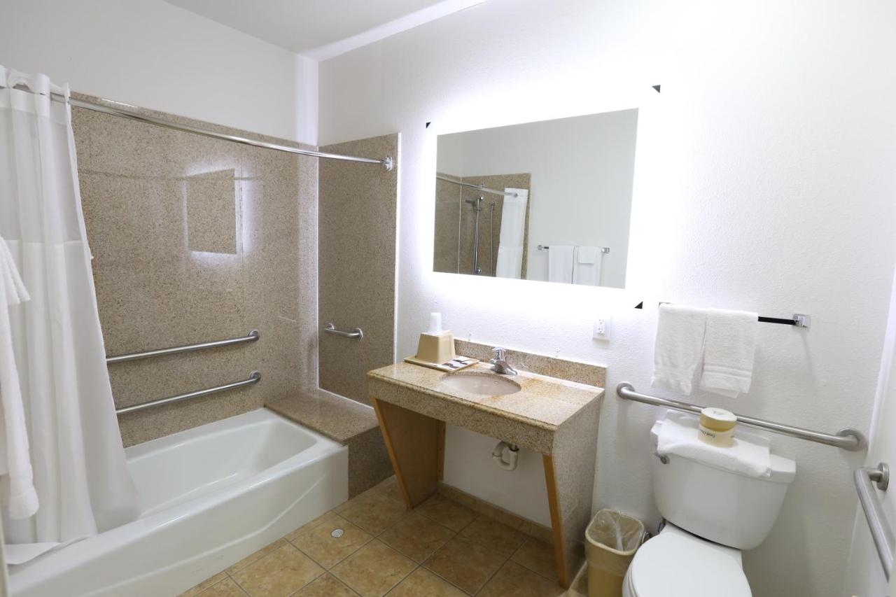 Hotel O Executive Inn & Suites Cuero Hwy 87 photo 2