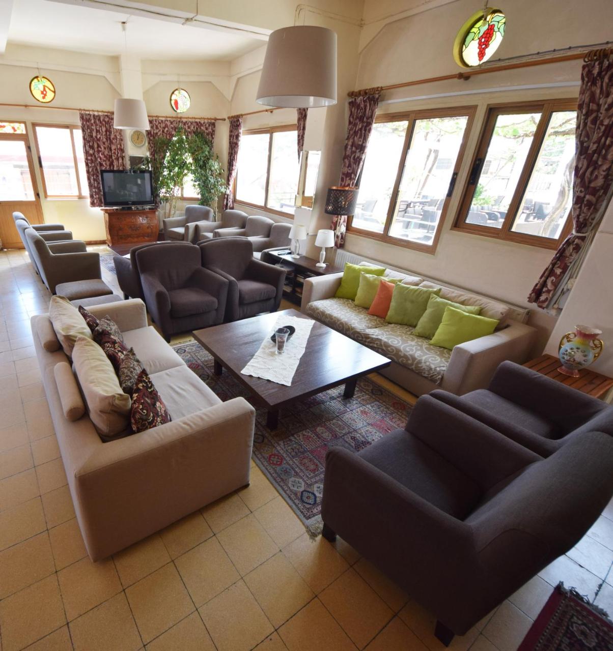 Photo - Christys Palace Hotel