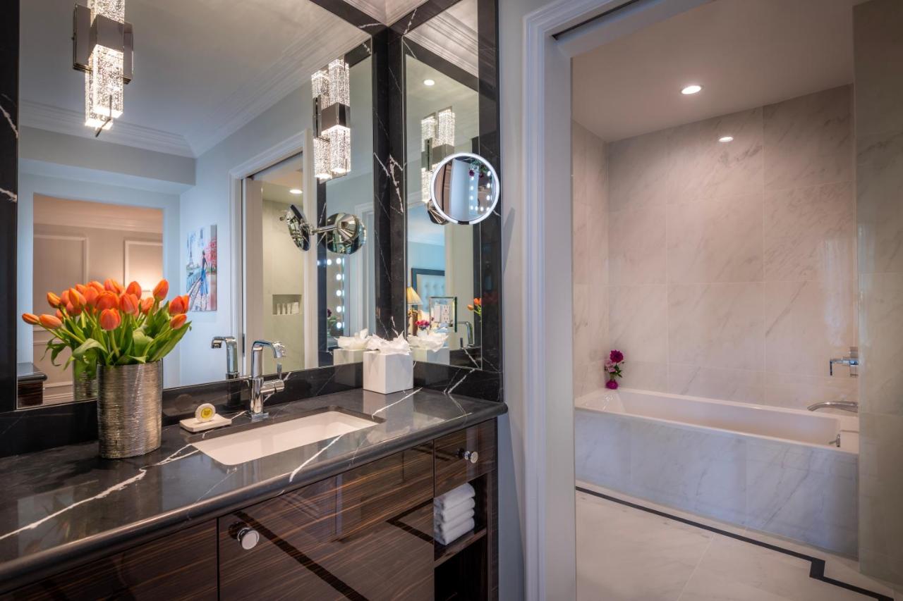 Beverly Hills Plaza Hotel and Spa photo 2