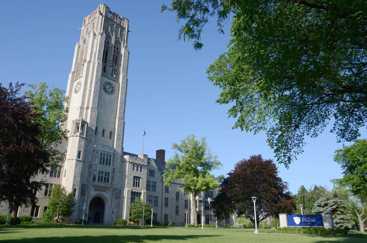 Holiday Inn Express \u0026 Suites Toledo West By IHG in Toledo from $117, image size:1280x847