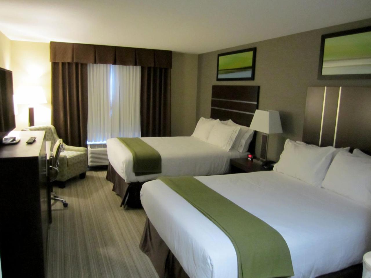 Holiday Inn Express Golden-Kicking Horse By IHG photo 4