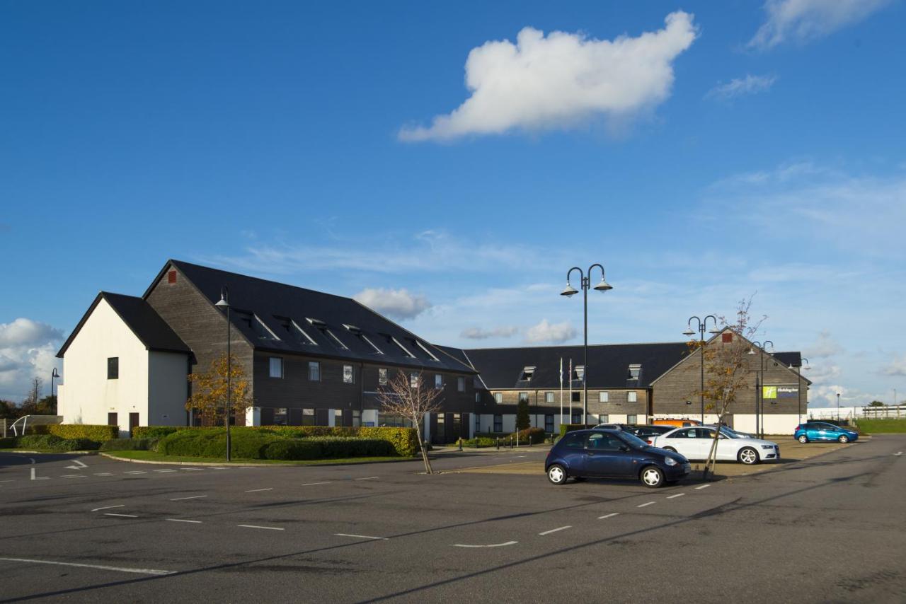 Holiday Inn Express London - Epsom Downs by IHG - 1