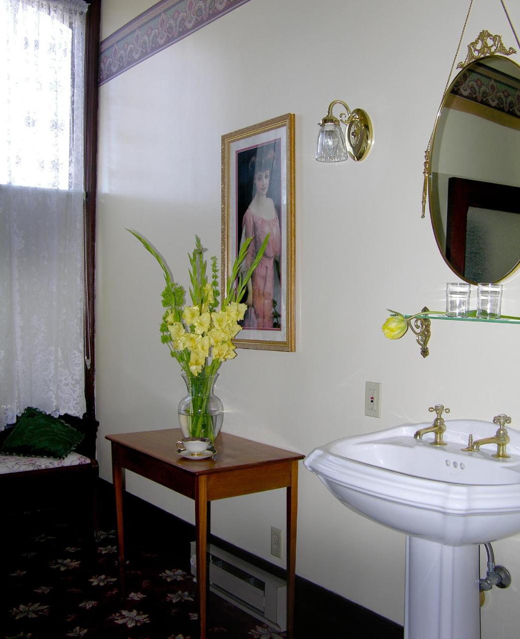 Victorian Inn - 4
