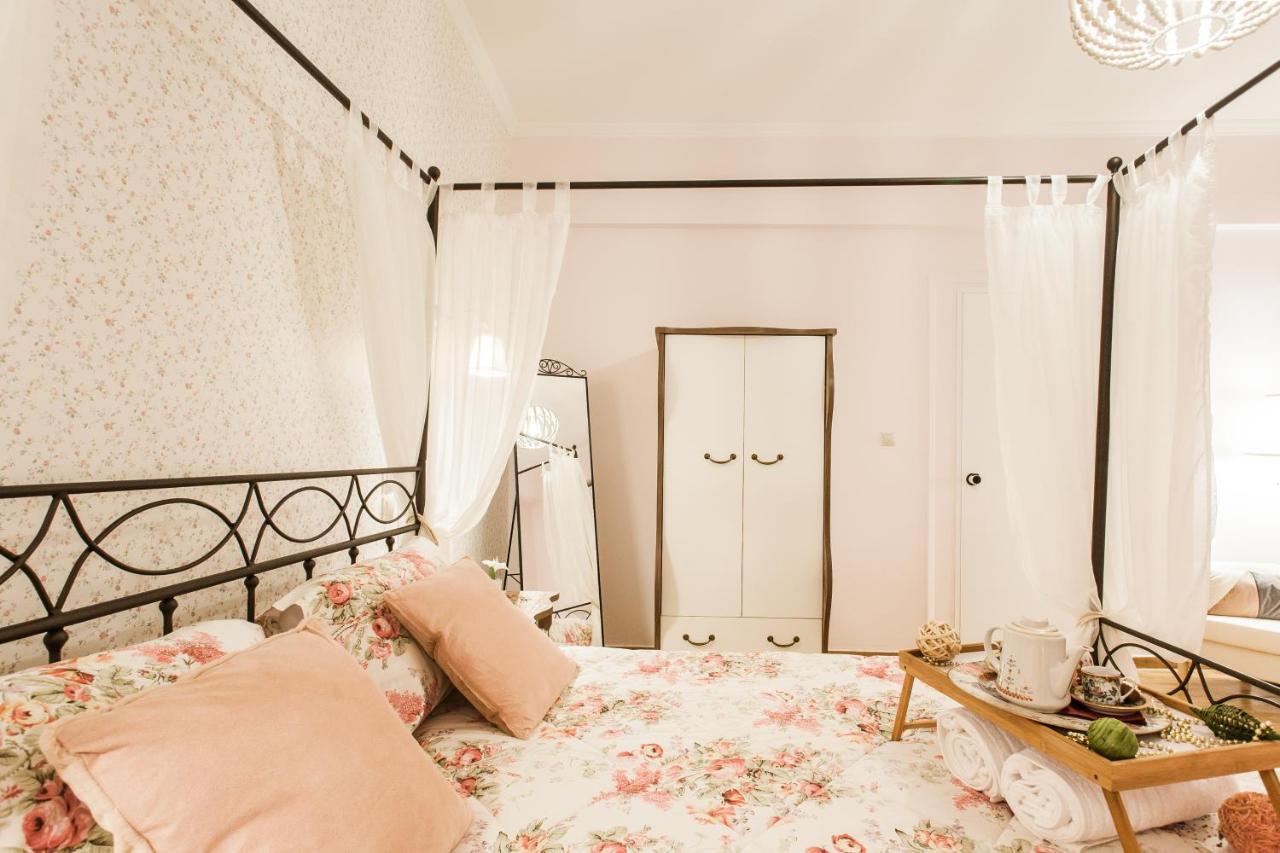 Syntagma private sweet safe double rooms with shared bathroom photo 2