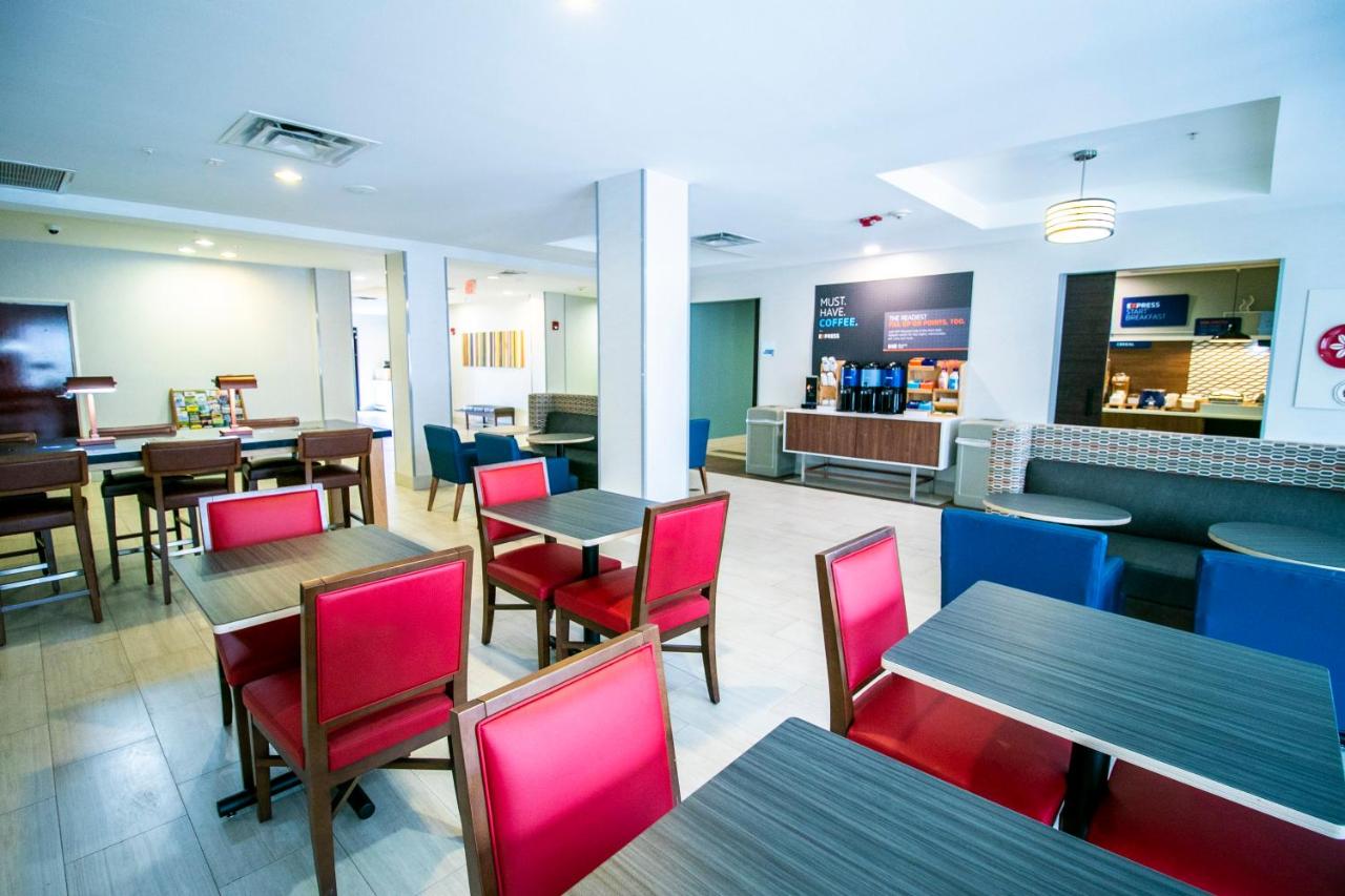 Holiday Inn Express Hotel & Suites Baton Rouge -Port Allen By IHG photo 4
