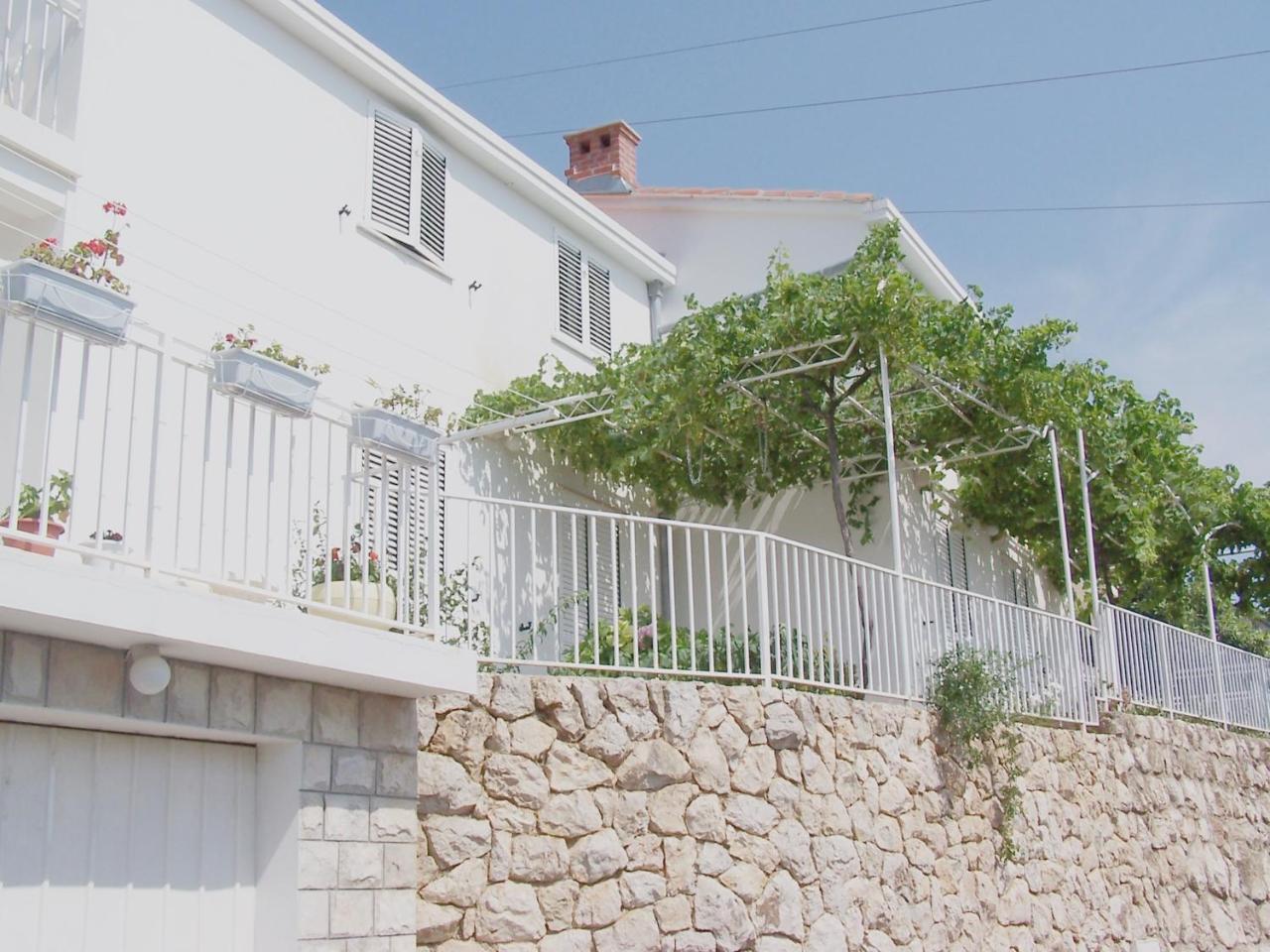 Seven Seas Apartments - 3