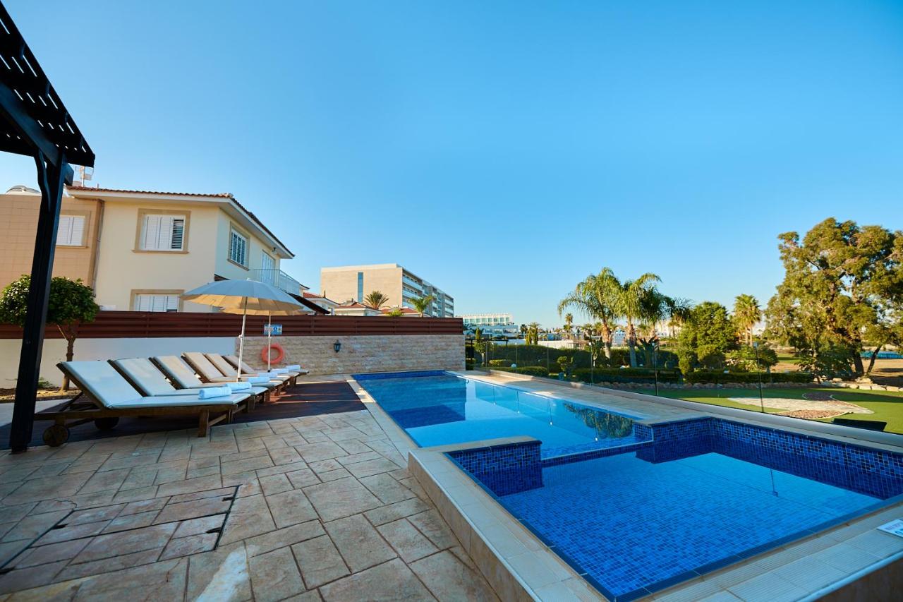 Photo - Beach Front Bella Vista by Ezoria Villas