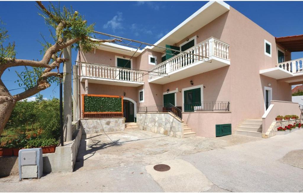 Manora Sucuraj one bedroom apartment - 6