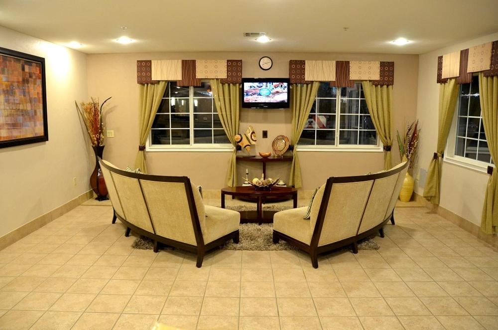 Days Inn by Wyndham Mesquite Rodeo TX photo 2
