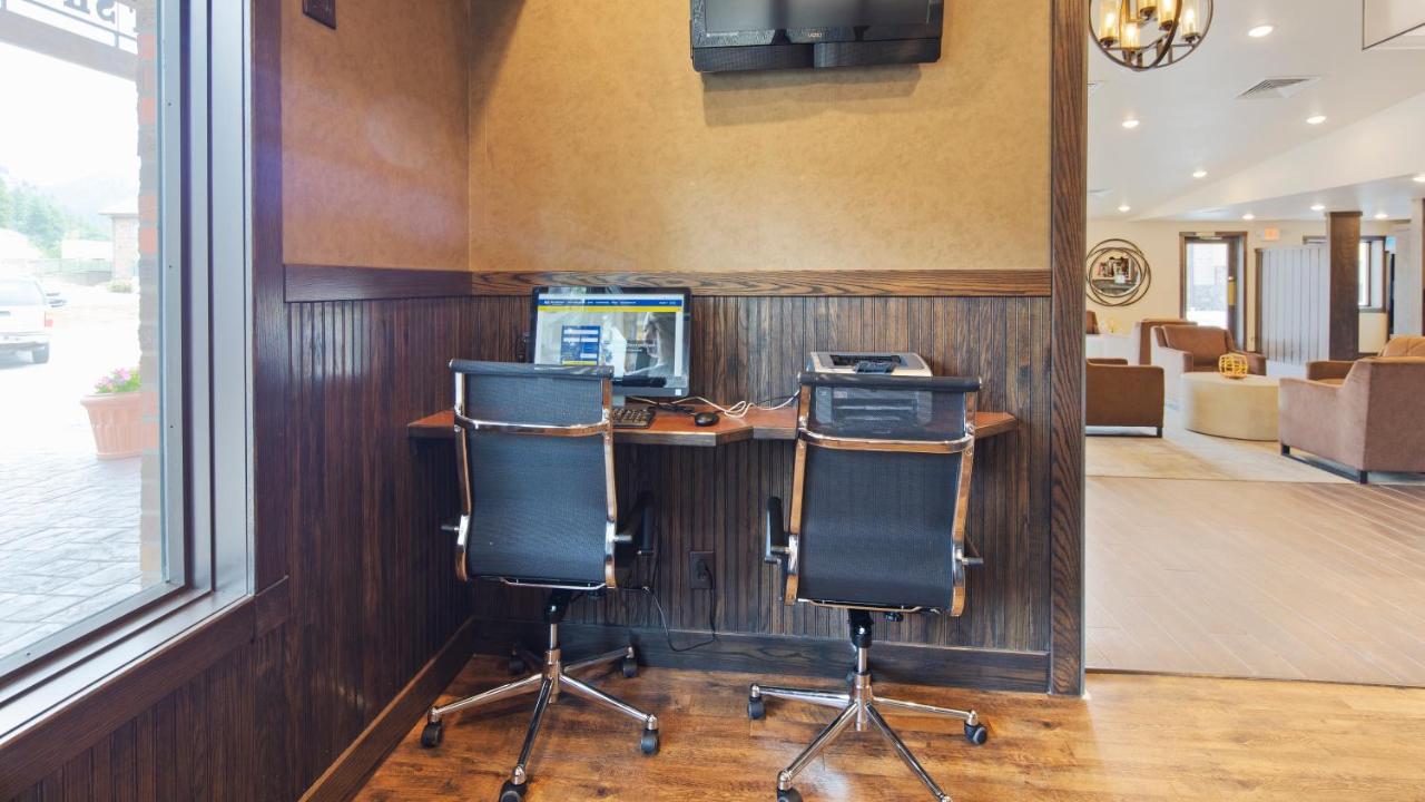 Black Hills Luxury Suites photo 2