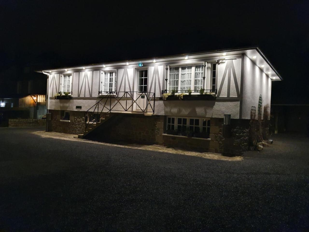 Logis Hôtel Restaurant de La Croix d'Or-Avranches photo 2