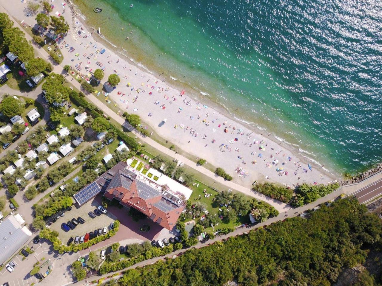 Hotel Baia Azzurra - Lake Front - 2