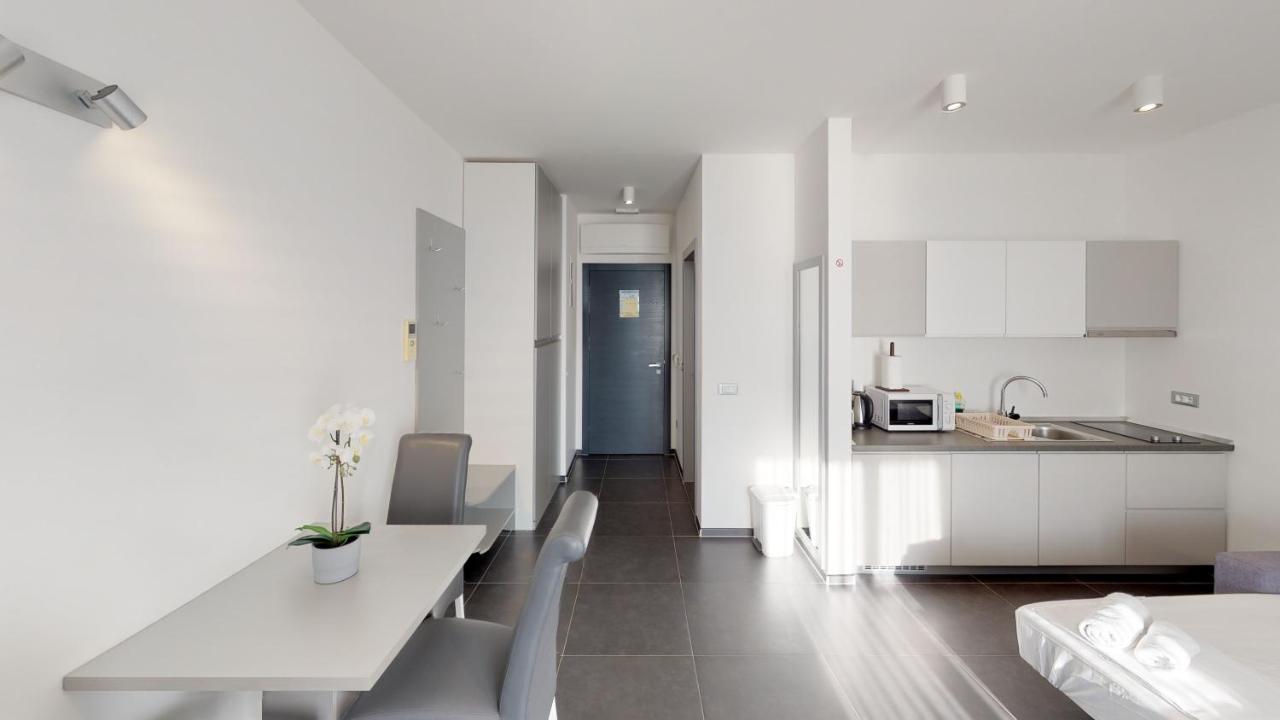 Whitehouse Apartments - 3