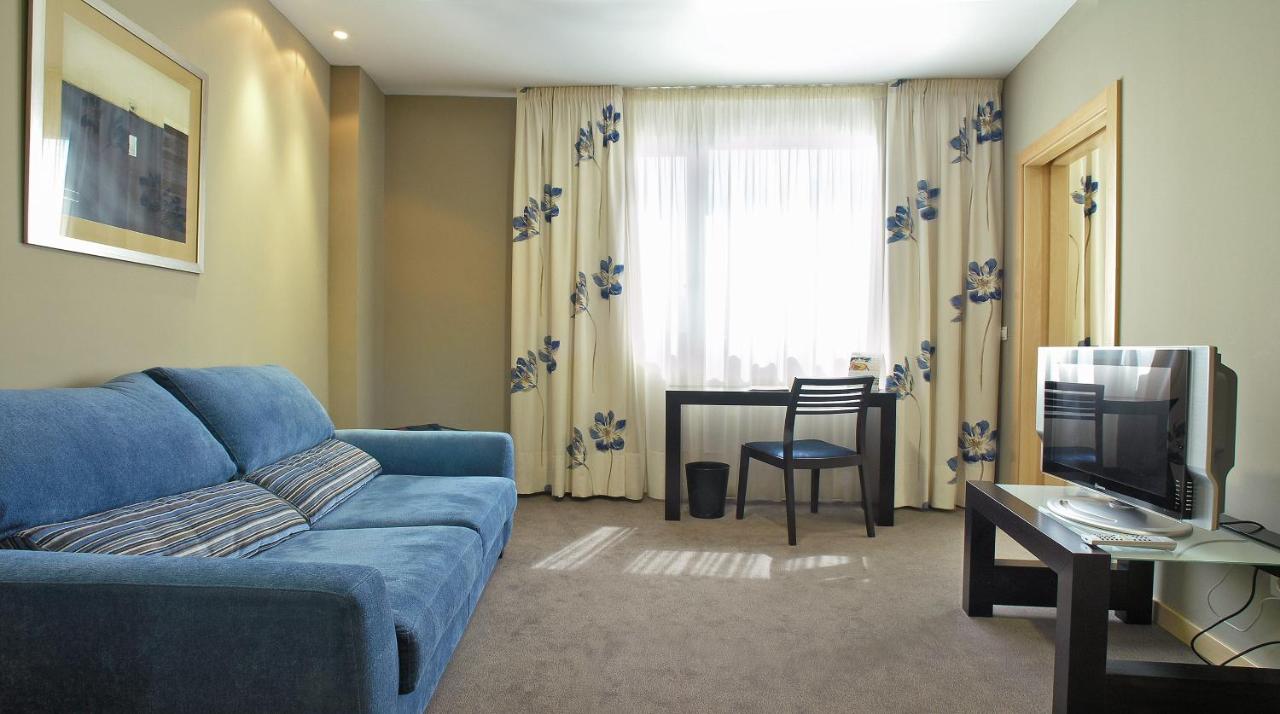 Blu Hotel Pamplona photo 3
