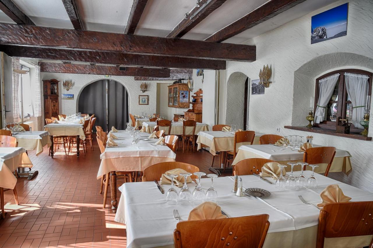 Logis Hôtel Restaurant Le Col de l'Arc photo 3