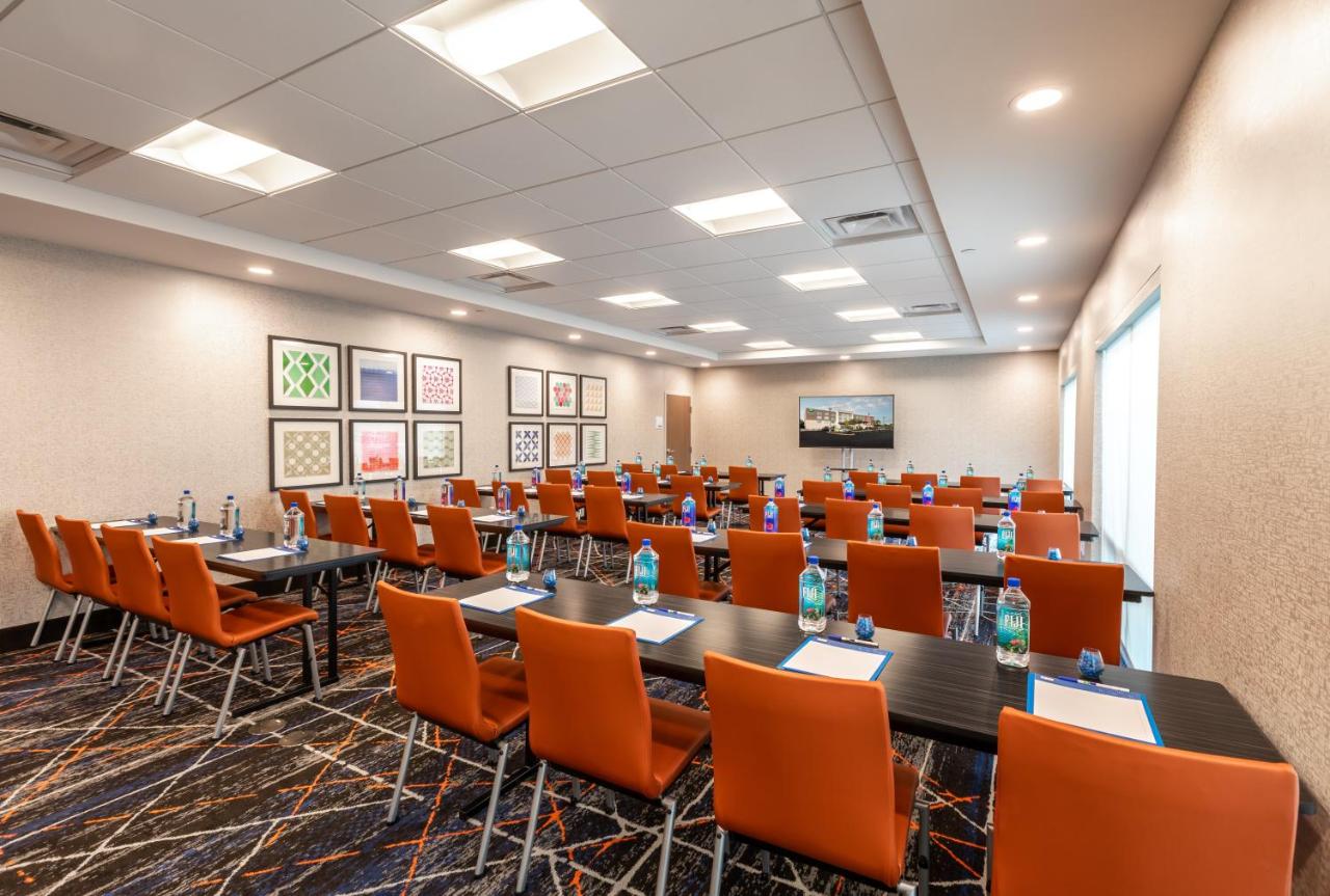 Holiday Inn Express & Suites Greenville S - Piedmont By IHG photo 2