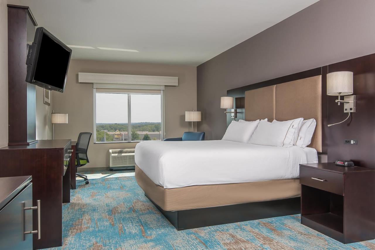 Holiday Inn Express and Suites Norwood Boston Area by IHG photo 2