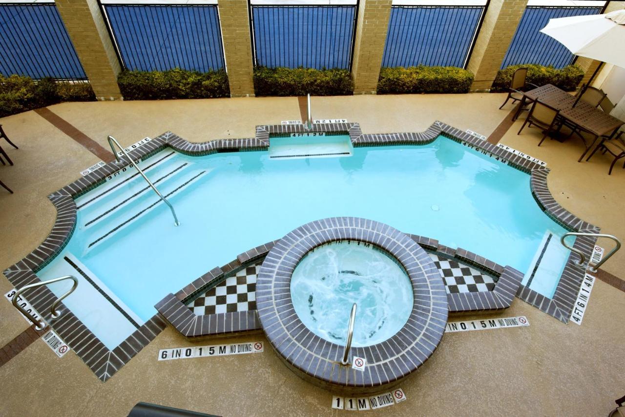 Holiday Inn Express Hotel & Suites San Antonio - Rivercenter Area By IHG photo 3