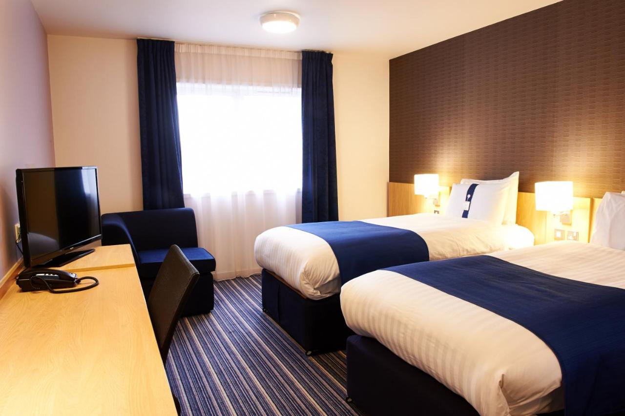 Holiday Inn Express Manchester Airport by IHG - 2