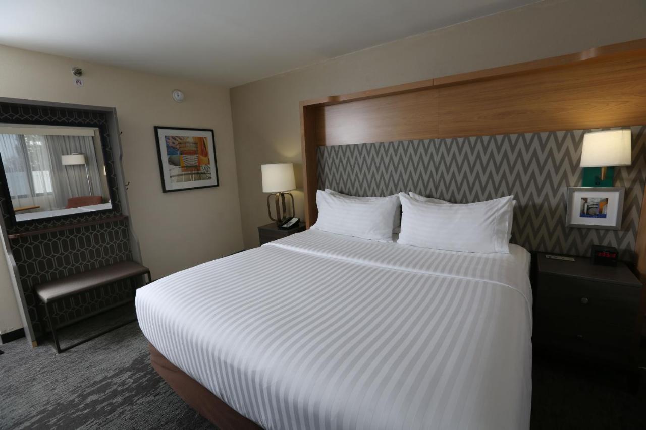 Holiday Inn & Suites Chicago North Shore (Skokie) by IHG photo 4