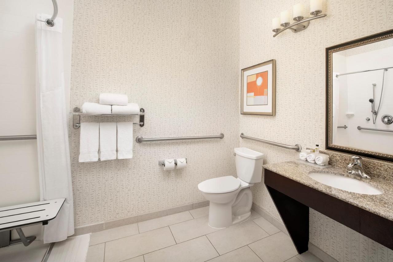 Holiday Inn Express Uvalde By IHG photo 2