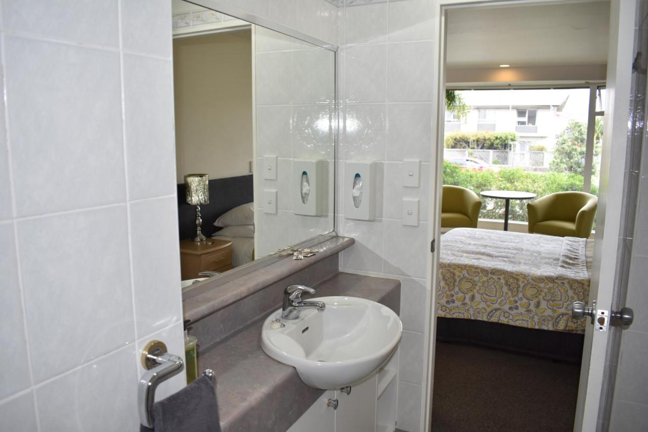 Baywatch Motor Inn photo 3
