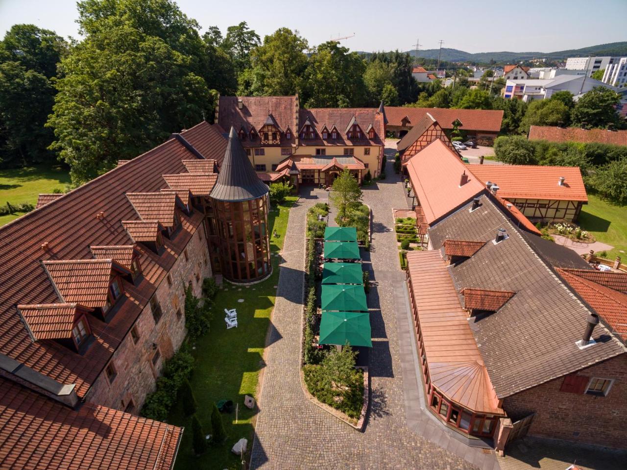 Schlosshotel Weyberhöfe - 2