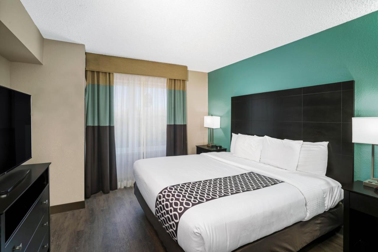 La Quinta Inn & Suites by Wyndham Lebanon photo 2