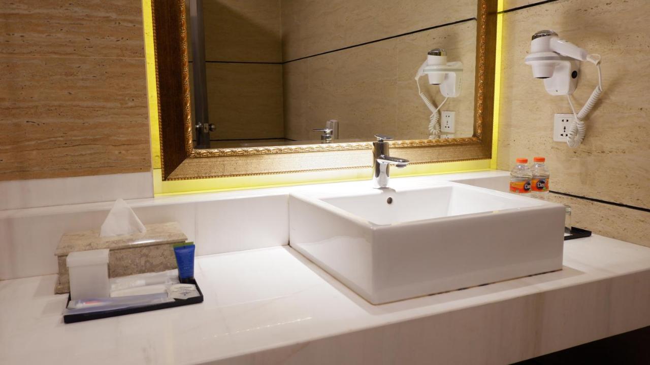 Royal Palm Hotel & Conference Center Cengkareng photo 3