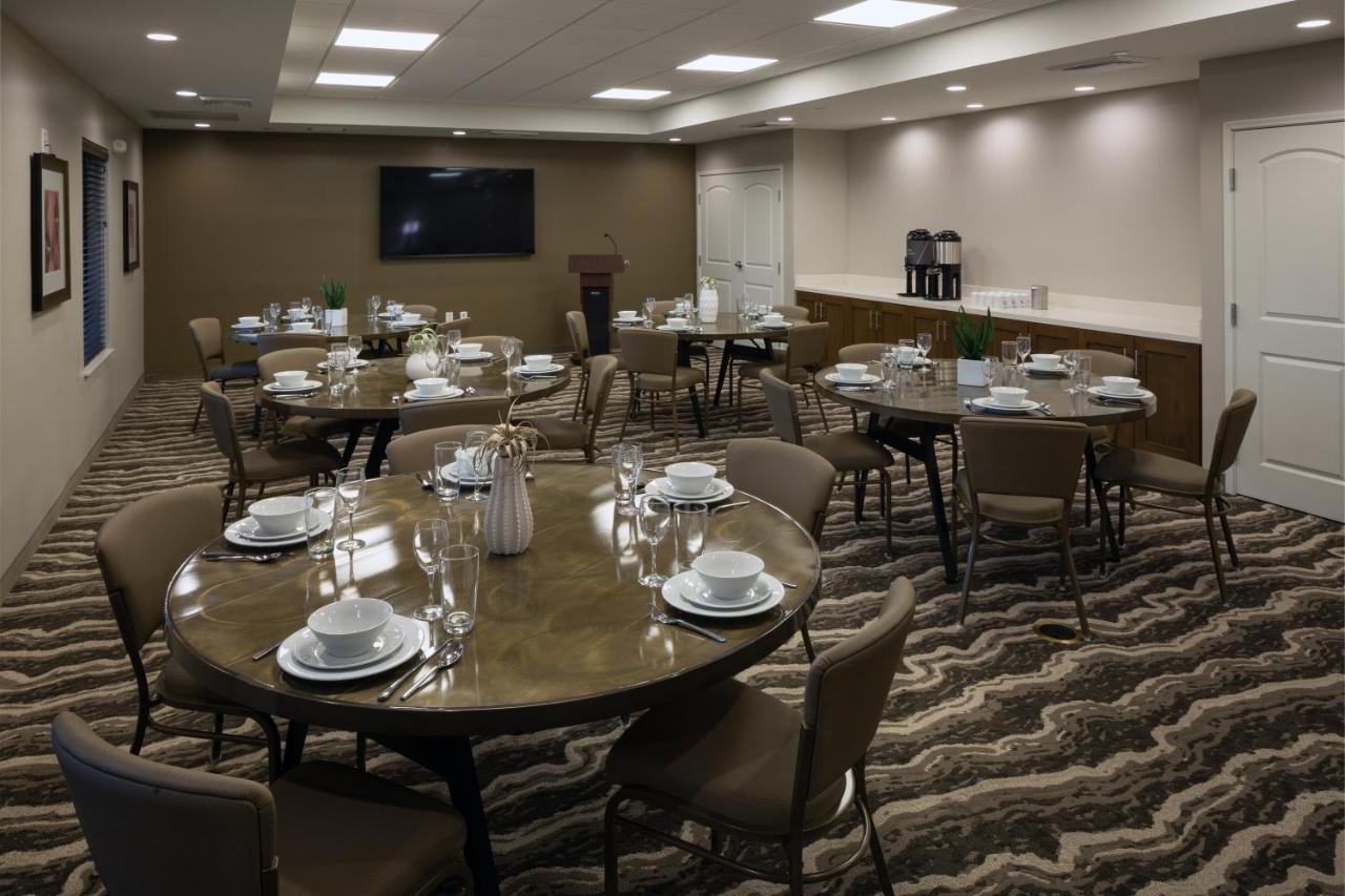 Staybridge Suites Phoenix - Biltmore Area By IHG photo 2