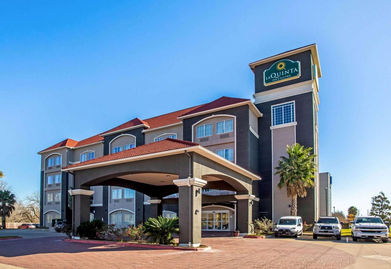 La Quinta Inn & Suites by Wyndham Columbus TX