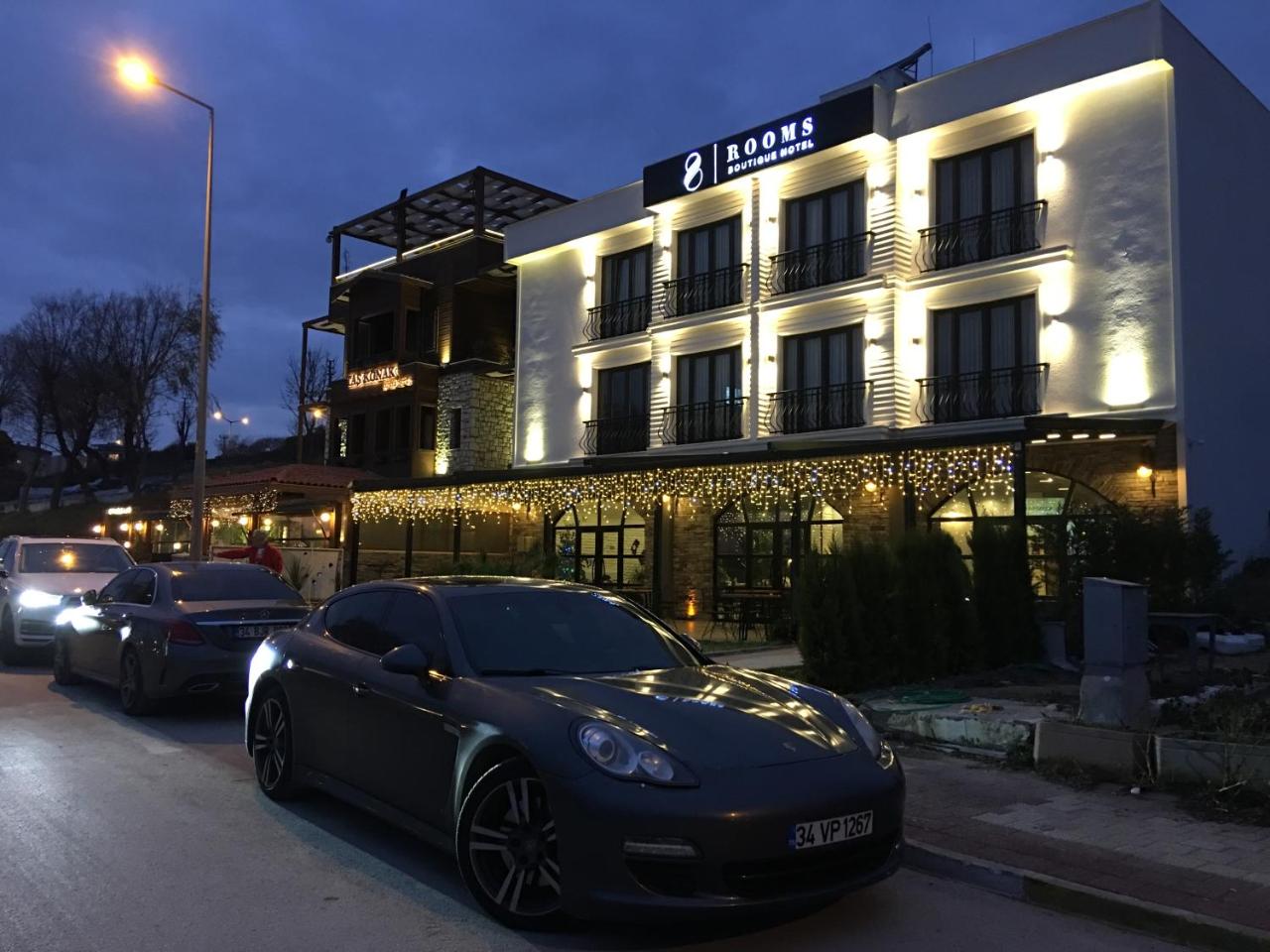 8 Rooms Hotel photo 3