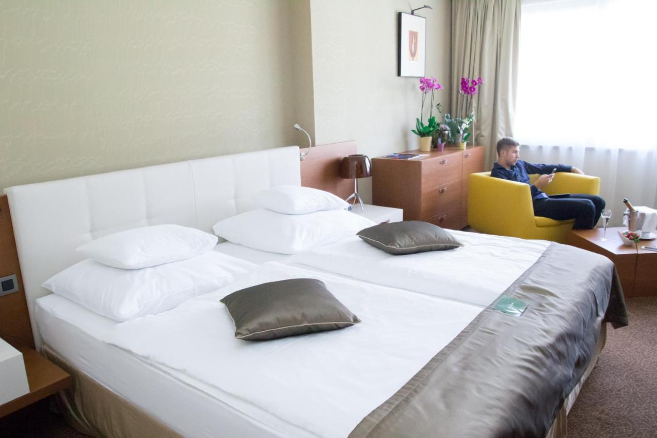 Mikado Hotel - 3
