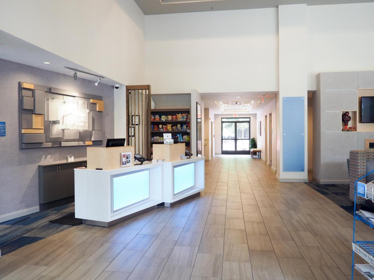 Holiday Inn Express & Suites Blacksburg - University Area by IHG photo 3