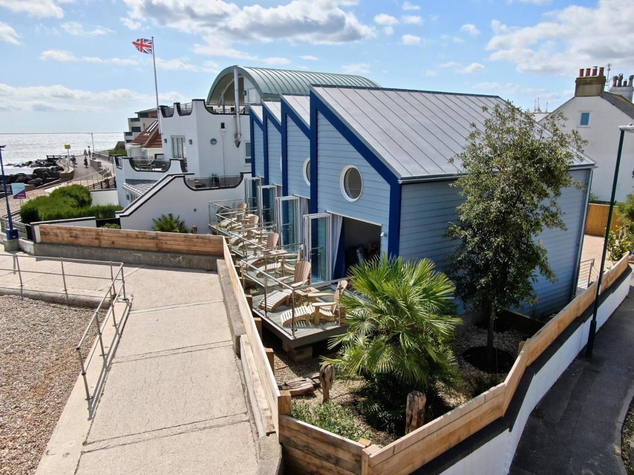 Beach Hut Suites photo 3